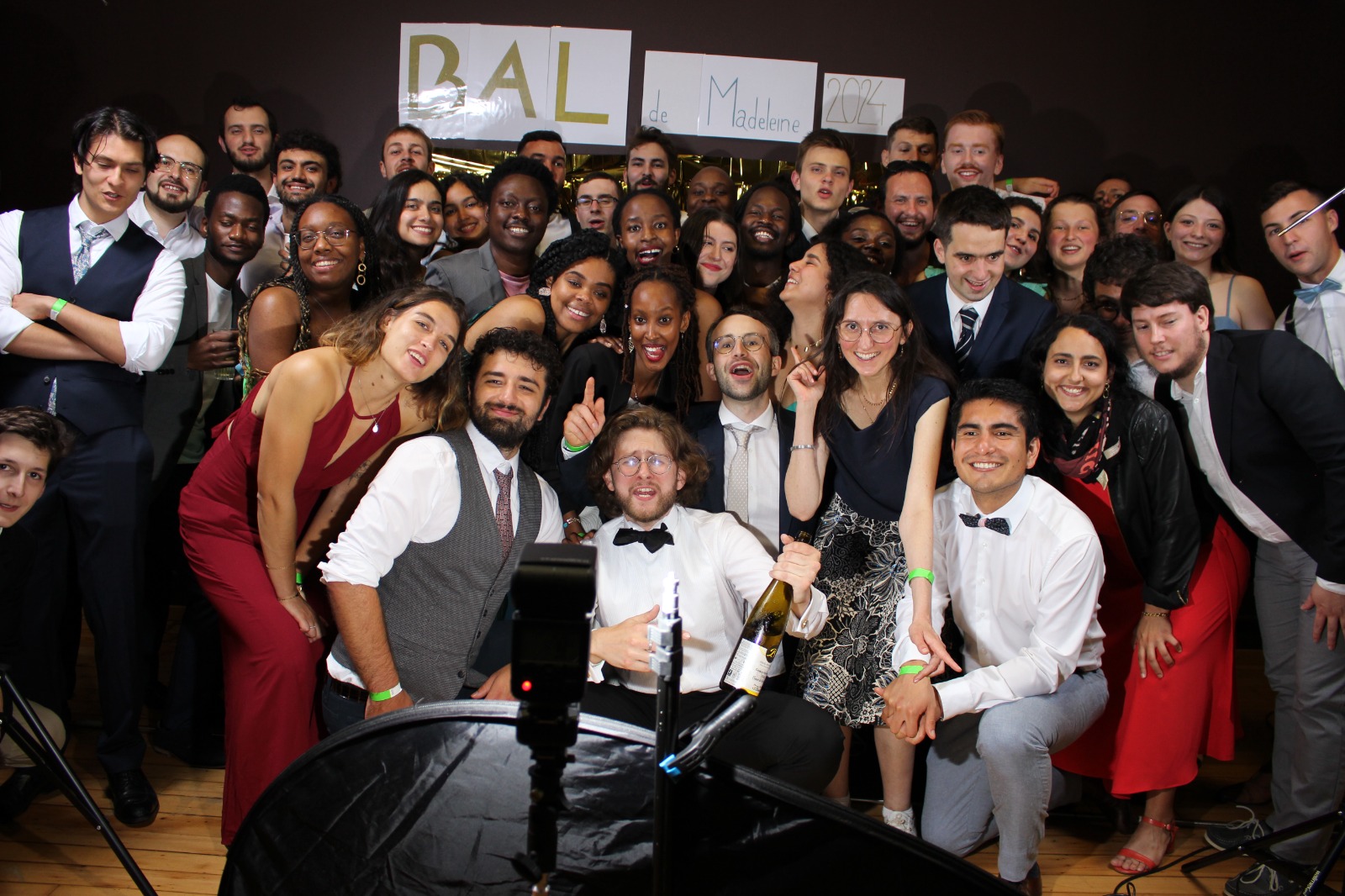 Photo de groupe du bal de la Madeleine