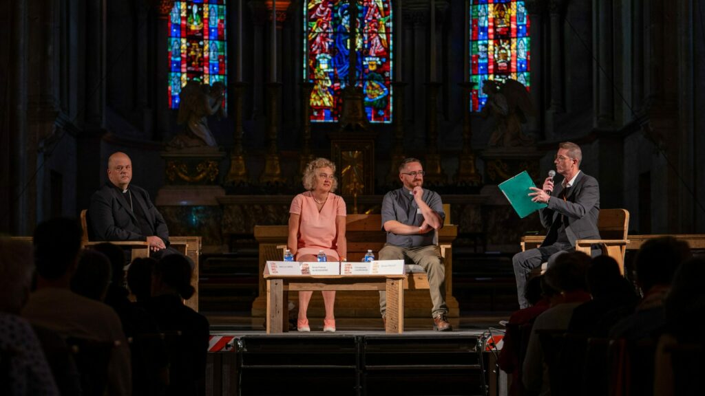 Conférence dans une église